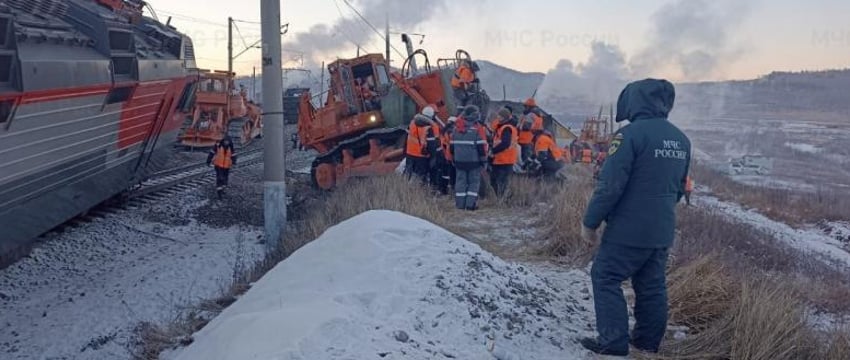 14 вагонов сошли с рельсов после столкновения поездов в Забайкальском крае