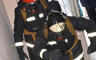 Подъем на 20-й этаж и помощь пострадавшим. Соревнования спасателей-высотников прошли в Бресте