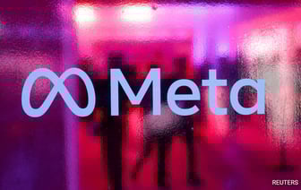 Мета удалила из Нигерии 63 000 аккаунтов, причастных к мошенничеству с "сексторцией"