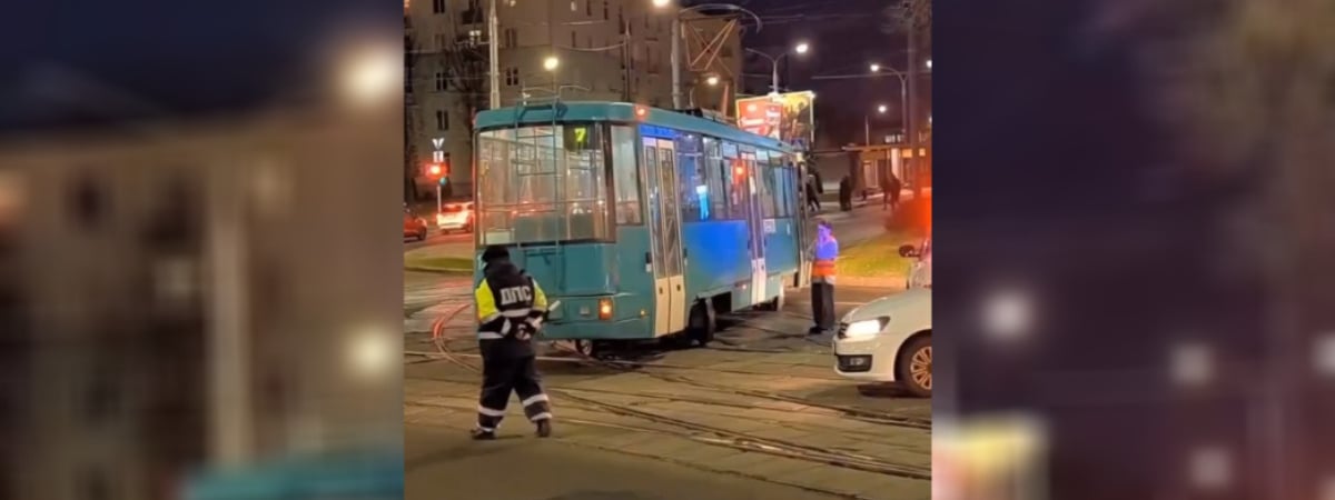 В Минске трамвай сошёл с рельсов — Видео