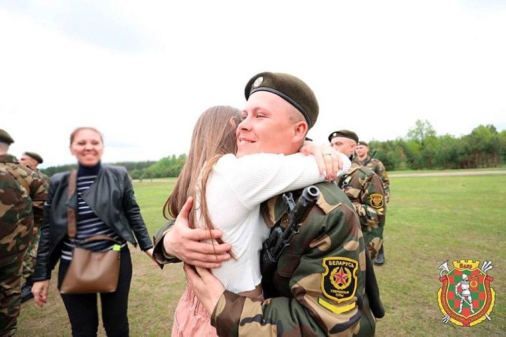 Как девушки из Беларуси ждут парней из армии