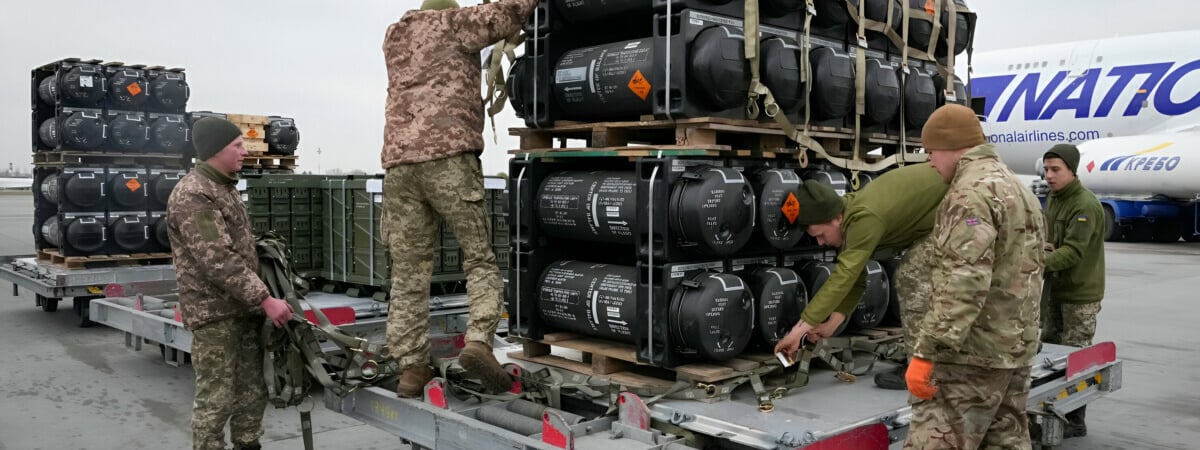 США привезли к границе Украины вооружения на 1 млрд долларов — Reuters и CNN