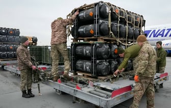 США привезли к границе Украины вооружения на 1 млрд долларов — Reuters и CNN