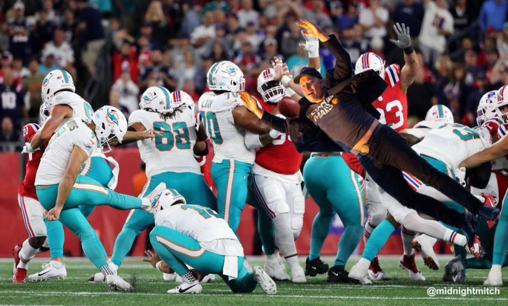 Илон Маск стал мемом после прыжков на митинге Трампа