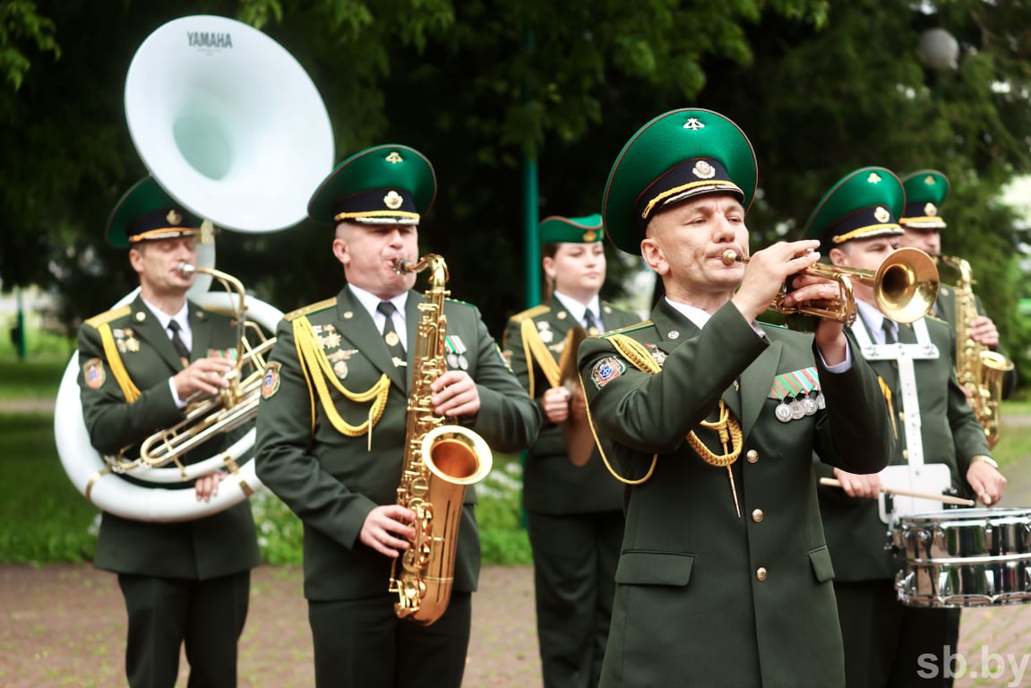 Крестный ход «Церковь и армия» совершил в Бресте памятные литии по пограничникам, отдавшим жизни за Родину