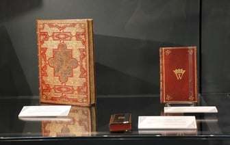 Гарвардский университет убрал обложку из книги, изготовленную из кожи человека