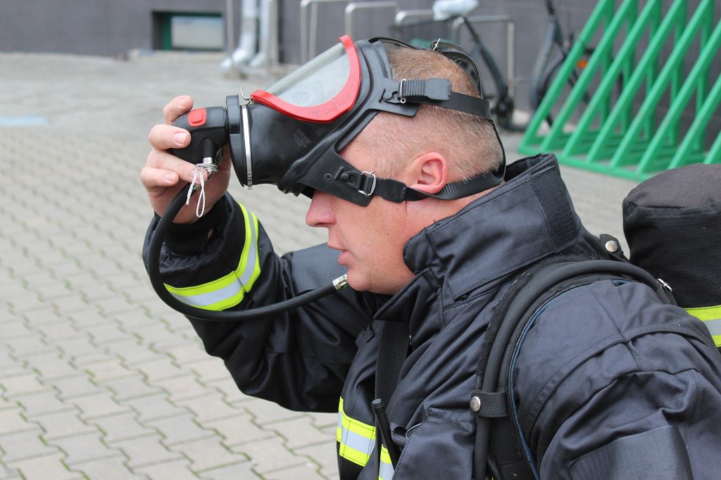 Брестские спасатели отработали тушение пожара во дворце спорта «Виктория»