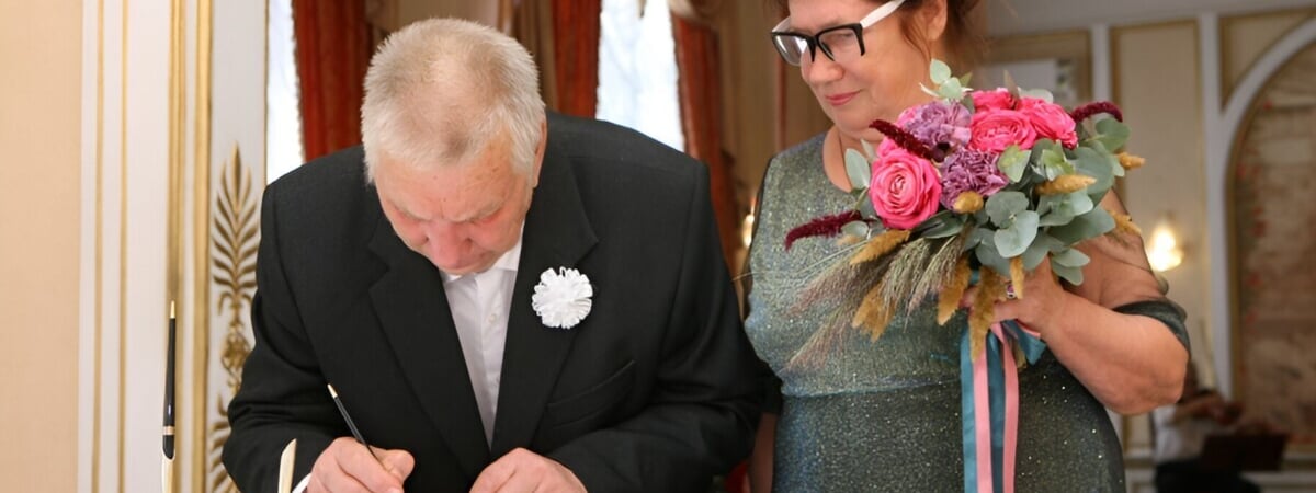 В Госдуме России предложили ввести выплаты парам, которые прожили в браке 30 и более лет. Сколько?