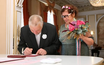 В Госдуме России предложили ввести выплаты парам, которые прожили в браке 30 и более лет. Сколько?