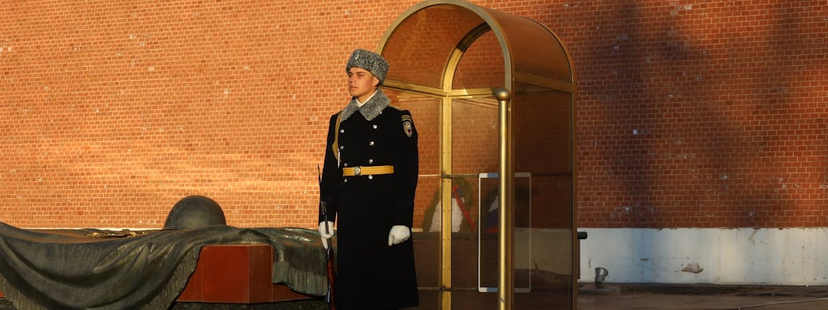 Сикорский посоветовал РФ отказаться от оружия из Ирана и КНДР