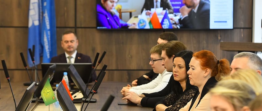 «А как у вас с жильем?» В Гомеле прошел телемост строителей Беларуси и России