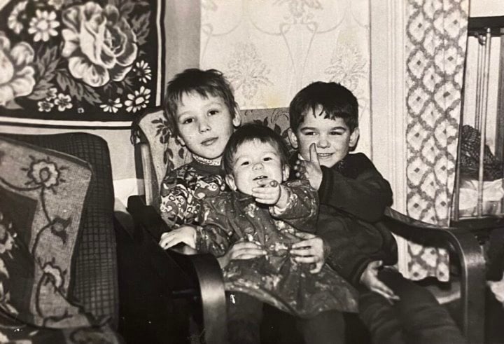 Первого родила в 16, шестого – в 41. Как живет многодетная семья