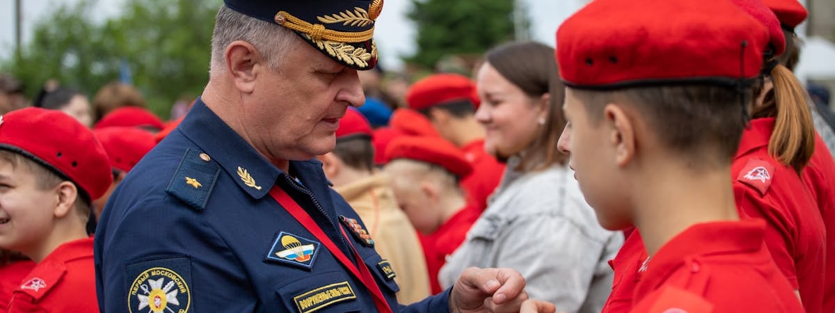 Директоров двух крупнейших авиазаводов РФ уволили из-за провала гражданской авиации