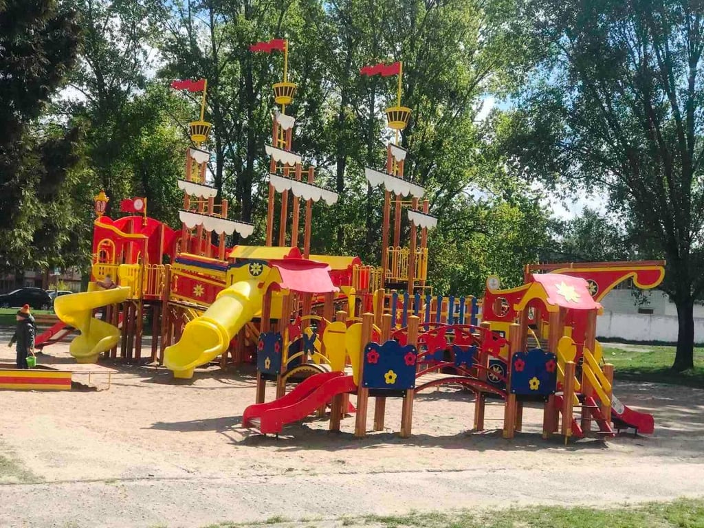 В Бресте в микрорайоне Дубровка установлены стильные скамейки