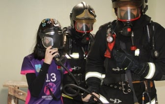 Брестские спасатели отработали тушение пожара во дворце спорта «Виктория»