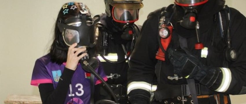 Брестские спасатели отработали тушение пожара во дворце спорта «Виктория»