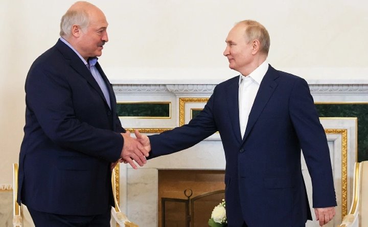 Александр Лукашенко и Владимир Путин (Фото: Александр Демьянчук / ТАСС)