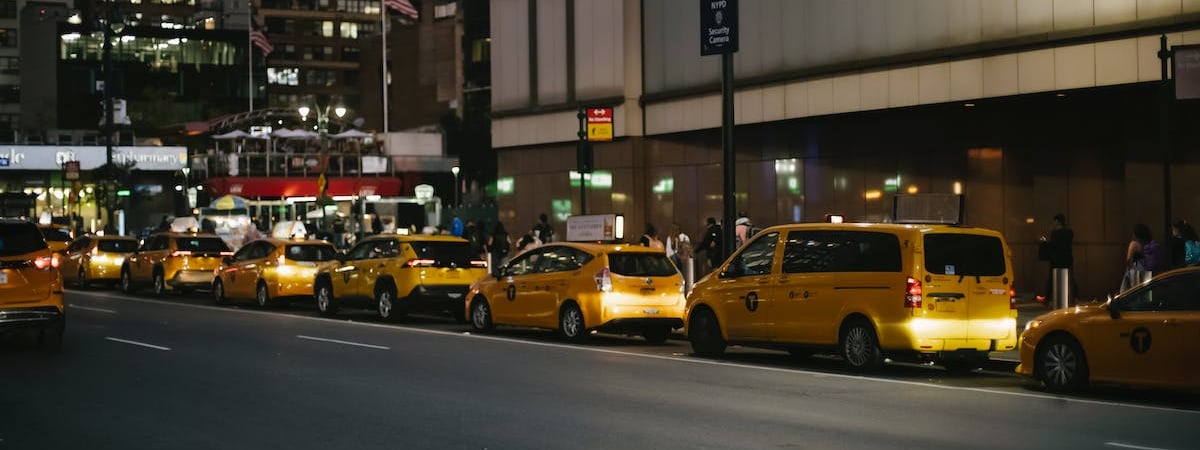 В Витебске внедорожник провалился в теплотрассу