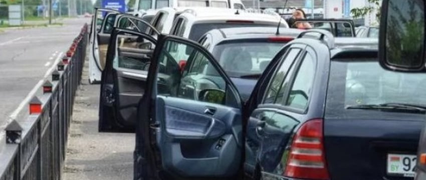 Что предлагают автолюбители, застрявшие на границе в Бресте