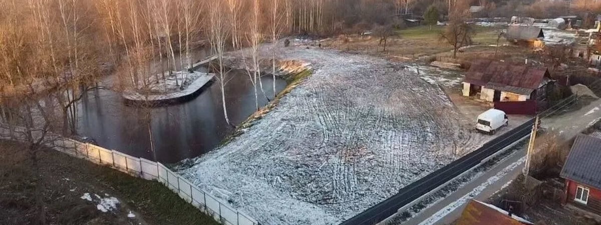 В деревне Тарасовка продают участок с личным островом