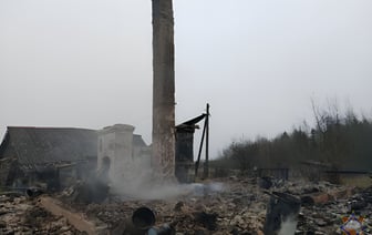 В Глубокском районе на пожаре погибла 82-летняя пенсионерка, к приезду пожарных дом сгорел дотла
