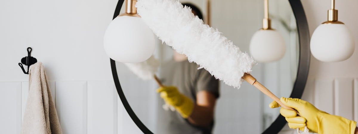 В Бресте осужденных на домашнюю химию привлекли к уборке снега