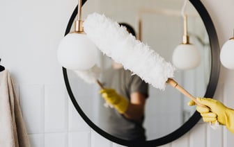 В Бресте осужденных на домашнюю химию привлекли к уборке снега