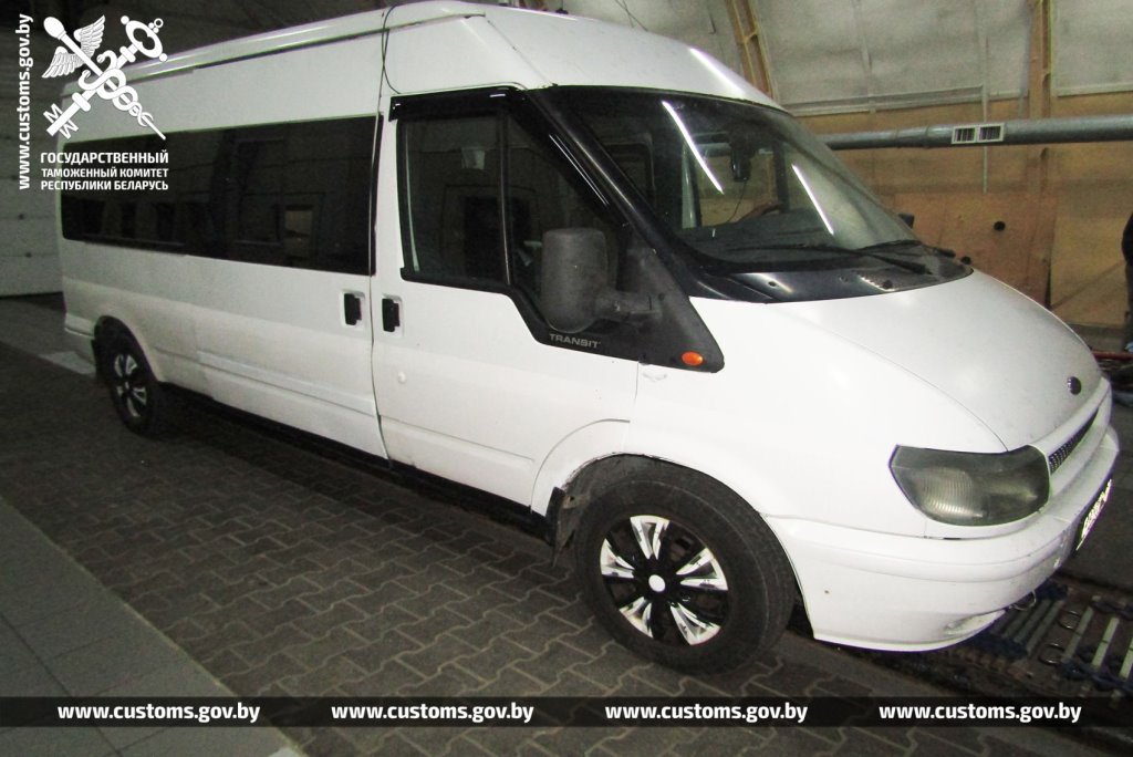 Мужчина хотел незаконно перевезти через границу 95 кошельков для криптовалюты. Брестские таможенники нашли тайники