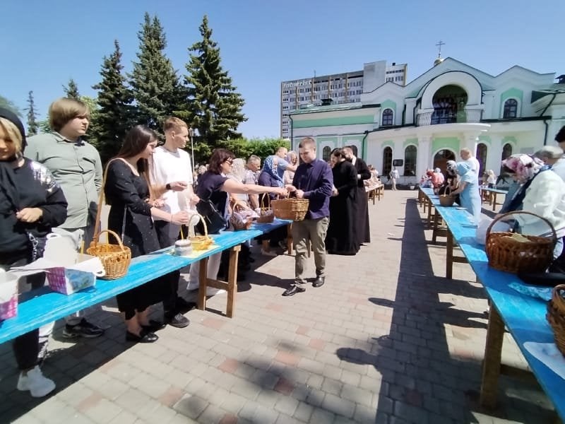 В храмах Бреста в полном разгаре освящение пасок и куличей. Фоторепортаж