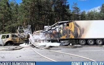 Внедорожник и фура загорелись после аварии на трассе М10 – погиб водитель