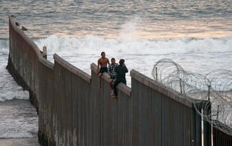 США будут депортировать мигрантов из России и еще пяти постсоветских стран