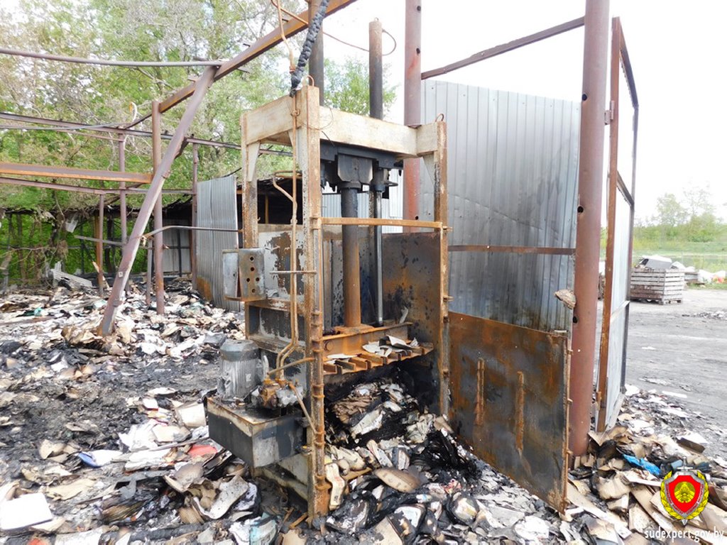 Аккумуляторные батареи стали причиной пожара на складе в Бресте