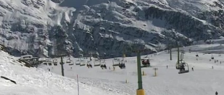 В Альпах белорус хотел проехать на бусе по лыжной трассе