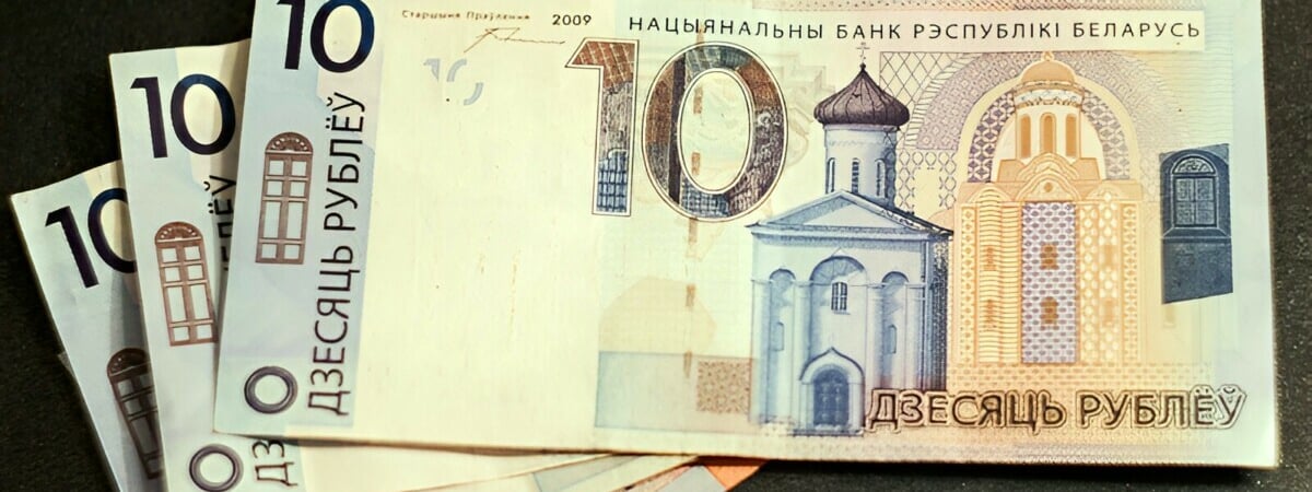 Один из банков дал белорусским пенсионерам 32 дня, чтобы забрать подарок в 30 рублей. Как получить?