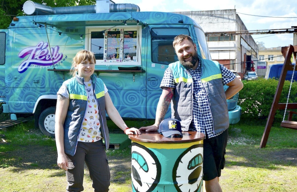 Пара из Бреста сделала крутой фуд-трак из старого Mercedes-Benz 609