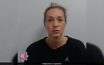 Учительница из Великобритании занималась сексом с подростками, родила ребенка и попала в тюрьму на 6 лет.