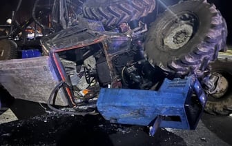 На трассе М6 BMW влетел под трактор — водитель автомобиля погиб