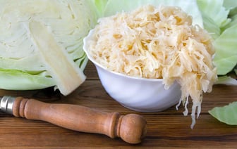 Эти 2 ошибки при квашении могут испортить всю партию капусты. Запомните правило 1:20 — Полезно