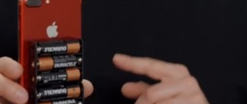 Белорусы перевели iPhone на питание от пальчиковых батареек