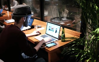 В России переставали работать многие соцсети и сайты. Как объяснили в Роскомнадзоре? — Фото