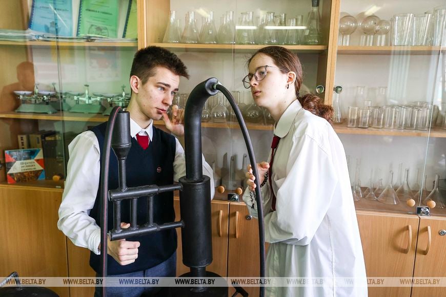 От задумки до патента. Брестские школьники собрали инновационный твердотопливный котел