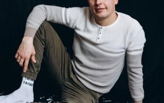 Как железнодорожник стал звездой TikTok, танцуя на фоне зданий в Барановичах