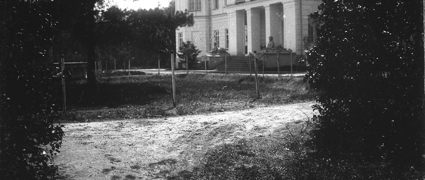 Разработка проекта заняла три года, за следующий год построили крышу. Как продвигаются дела у наровлянского дворца Горваттов, который выкупили пять лет назад