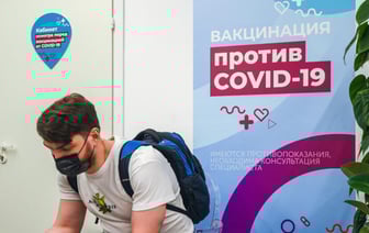 Минздрав разрешил белорусам бесплатно прививаться от коронавируса круглый год. Что ещё нового в календаре прививок? — Официально