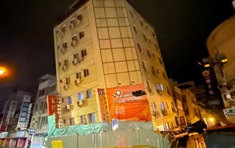 В Тайване из-за землетрясения магнитудой 6,1 балла покосились дома — Видео