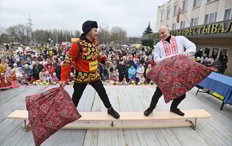 В Гомеле на Масленицу устроили битву холостяков