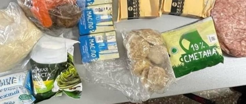 Повара учреждения образования задержали, когда она выносила продукты питания