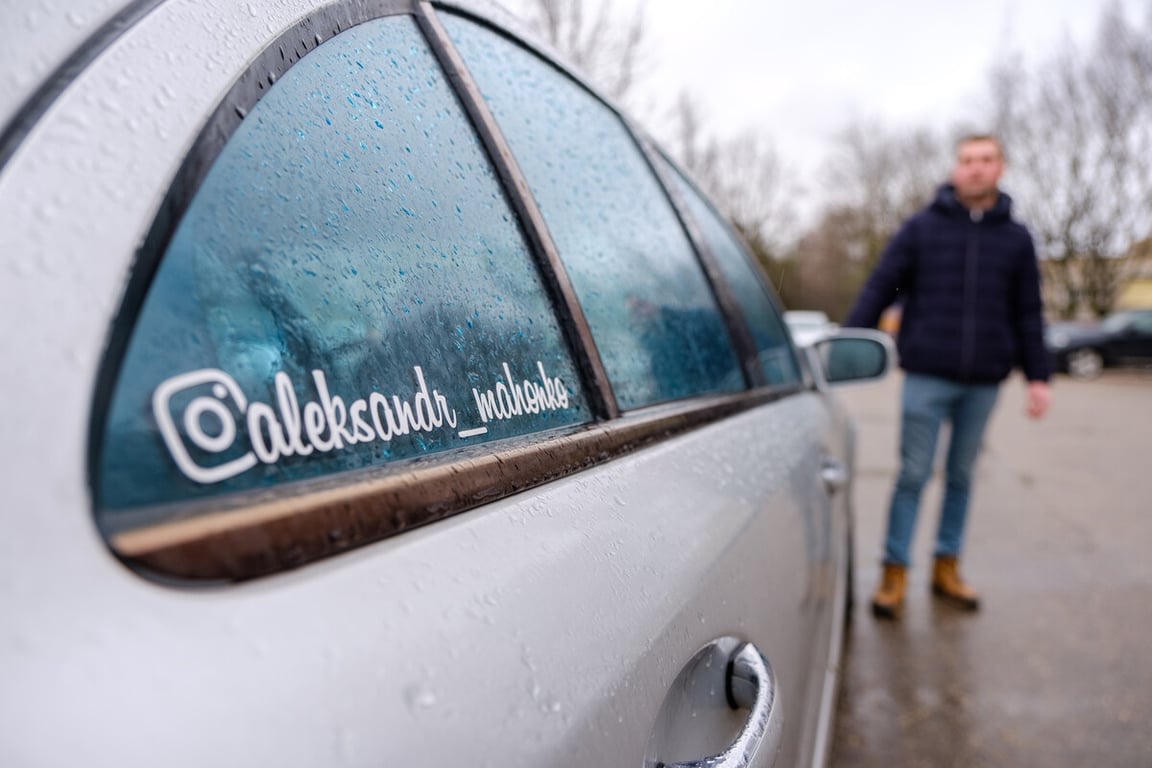 Работал на селе и стал блогером. Бывший автомеханик торгует запчастями и собирает миллионы просмотров в TikTok