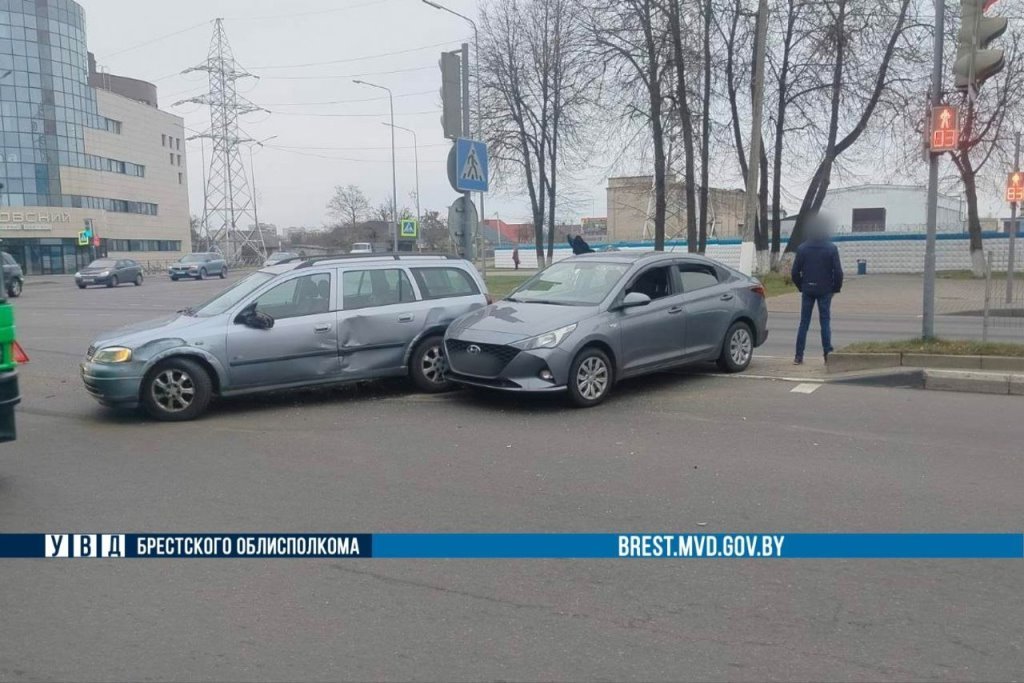 В Барановичах столкнулись три автомобиля