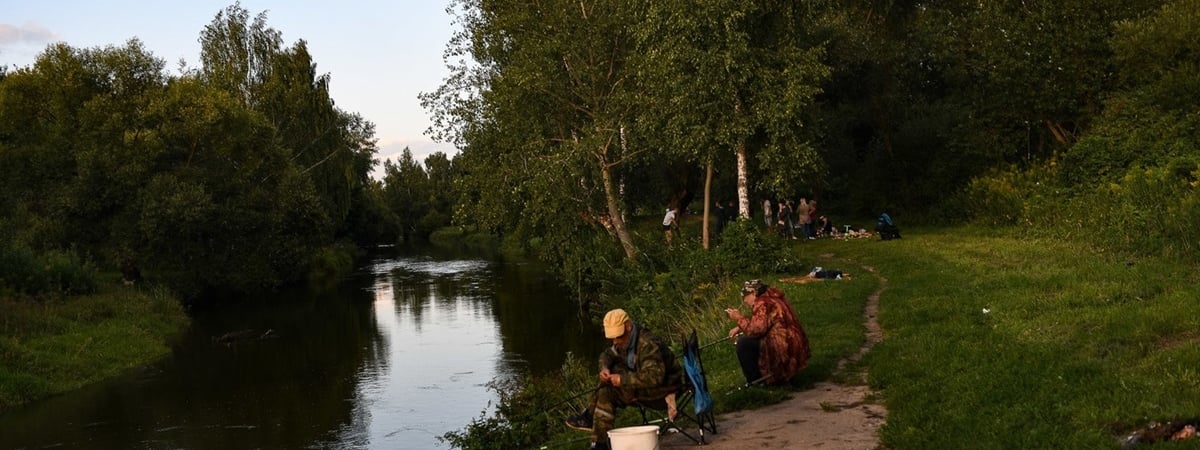 Минчанам запретили отдыхать на берегу Свислочи. Но только в одном парке — Официально